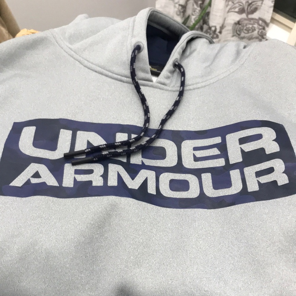 Mens XL Under Armour hooded sweatshirt